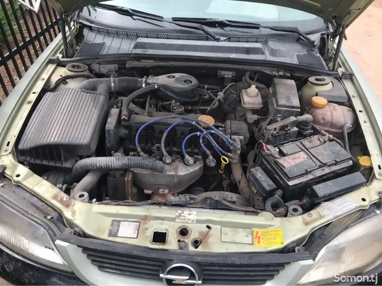 Opel Vectra B 1996 · 1.6 MT