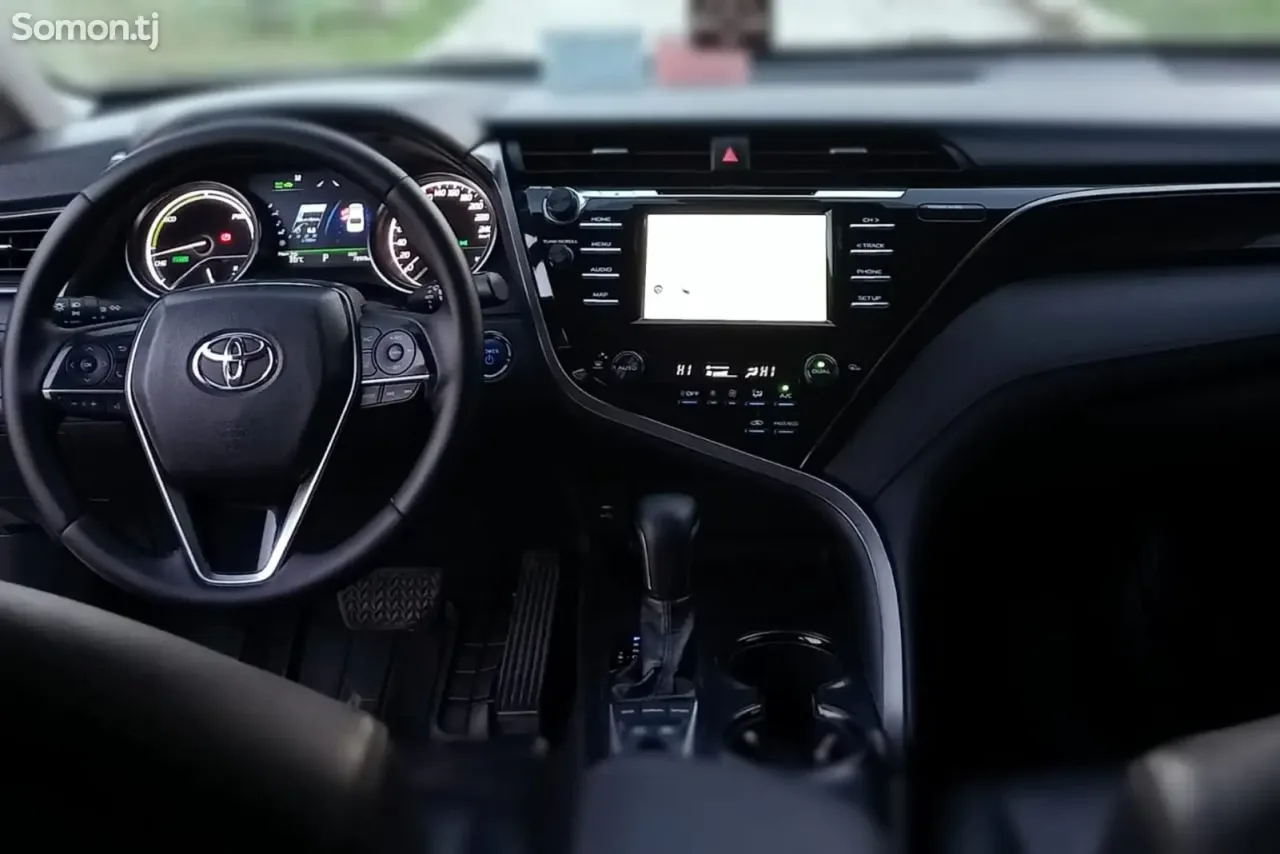 Toyota Camry 2020 · 2.5 AT