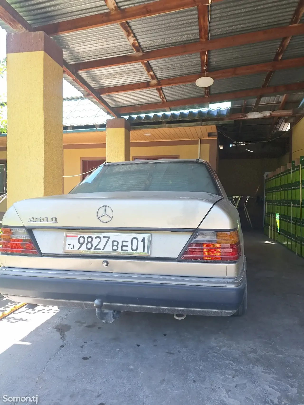 Mercedes-Benz W124 1990 · 2.0 MT