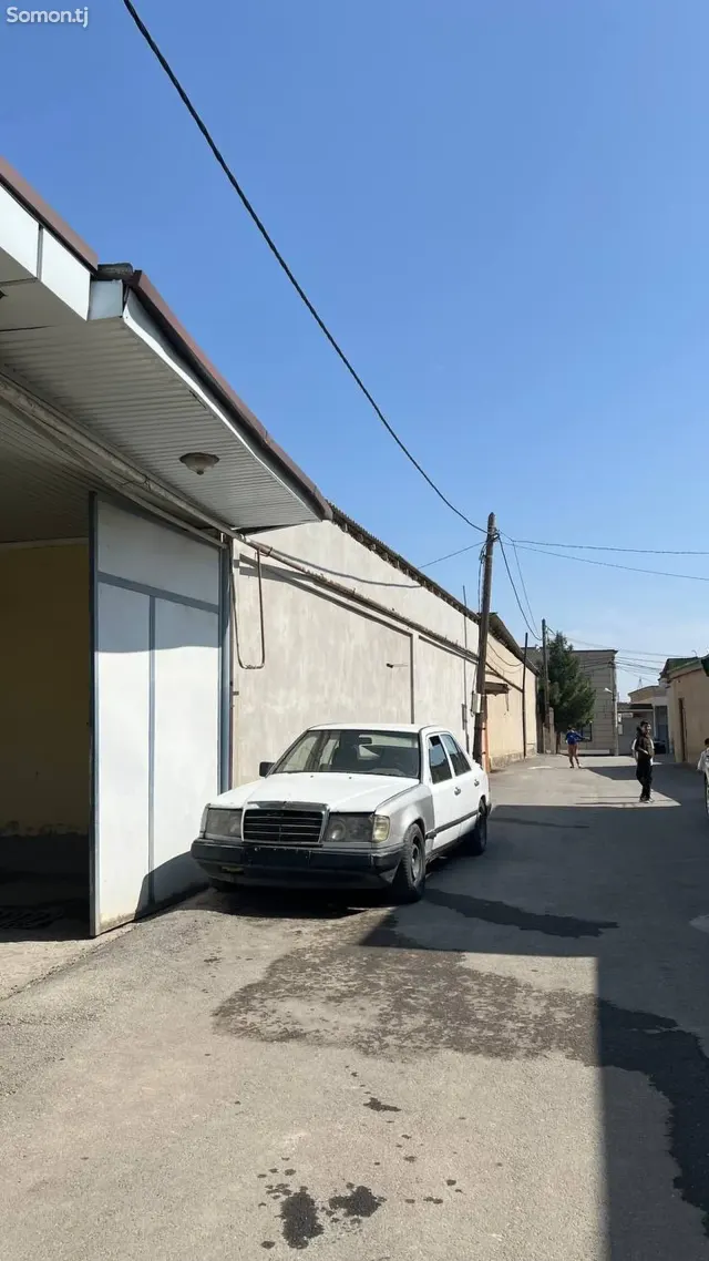 Mercedes-Benz W124 1989 · 2.0 MT