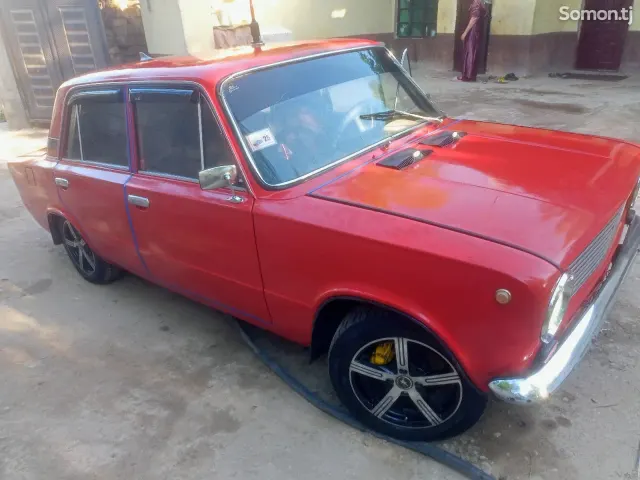 Lada (ВАЗ) 2101 1983 · 0.5 MT