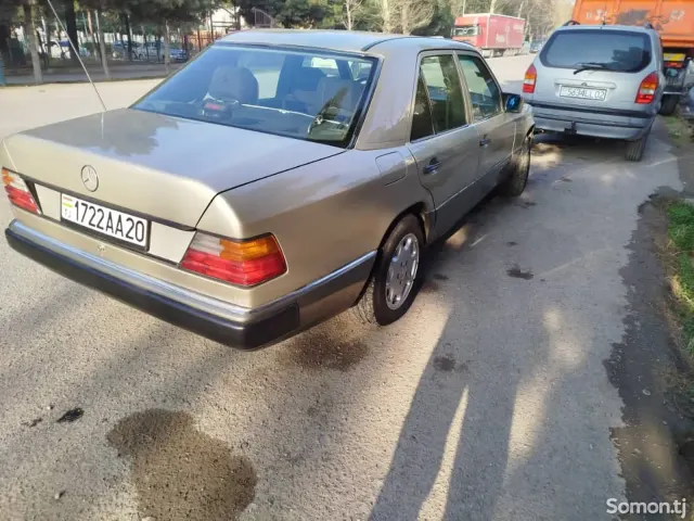 Mercedes-Benz W124 1992 · 2.3 MT