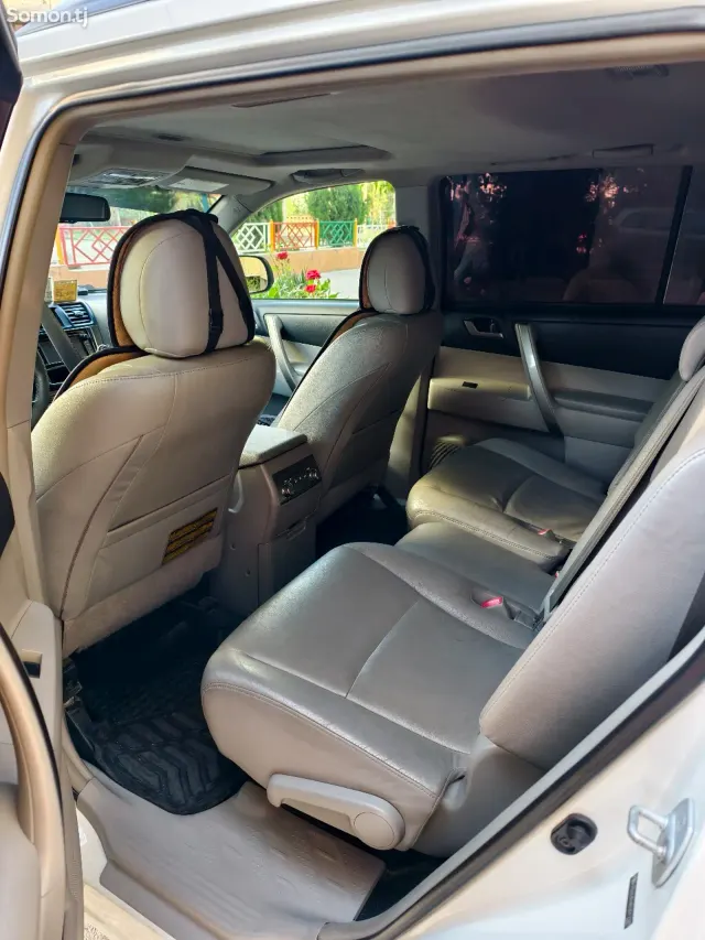 Toyota Highlander 2013 · 3.5 AT