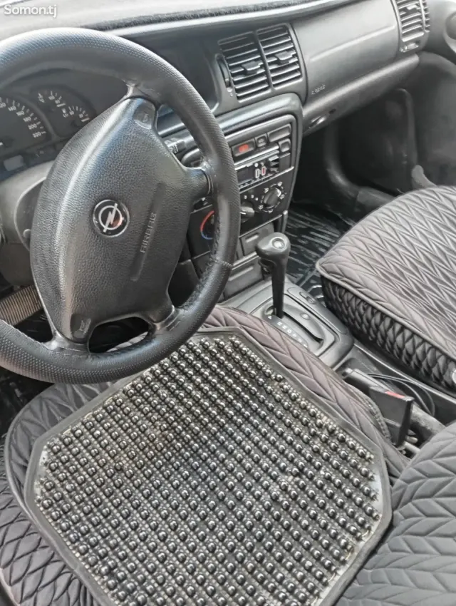 Opel Vectra B 1996 · 1.6 AT