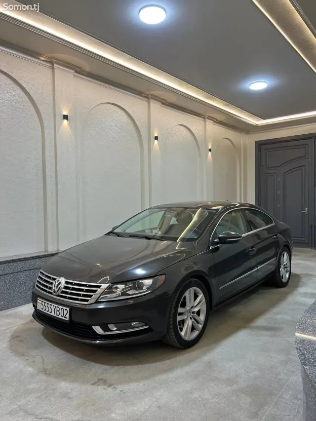 Volkswagen Passat 2013 · 2.0 AT