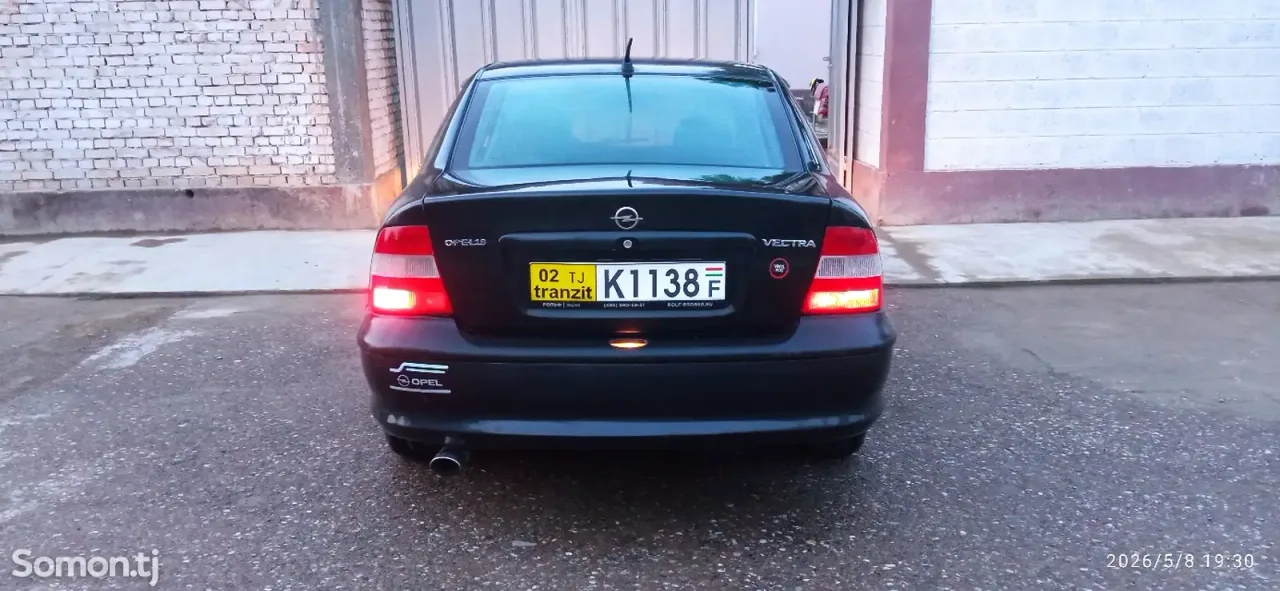 Opel Vectra B 1996 · 1.6 MT