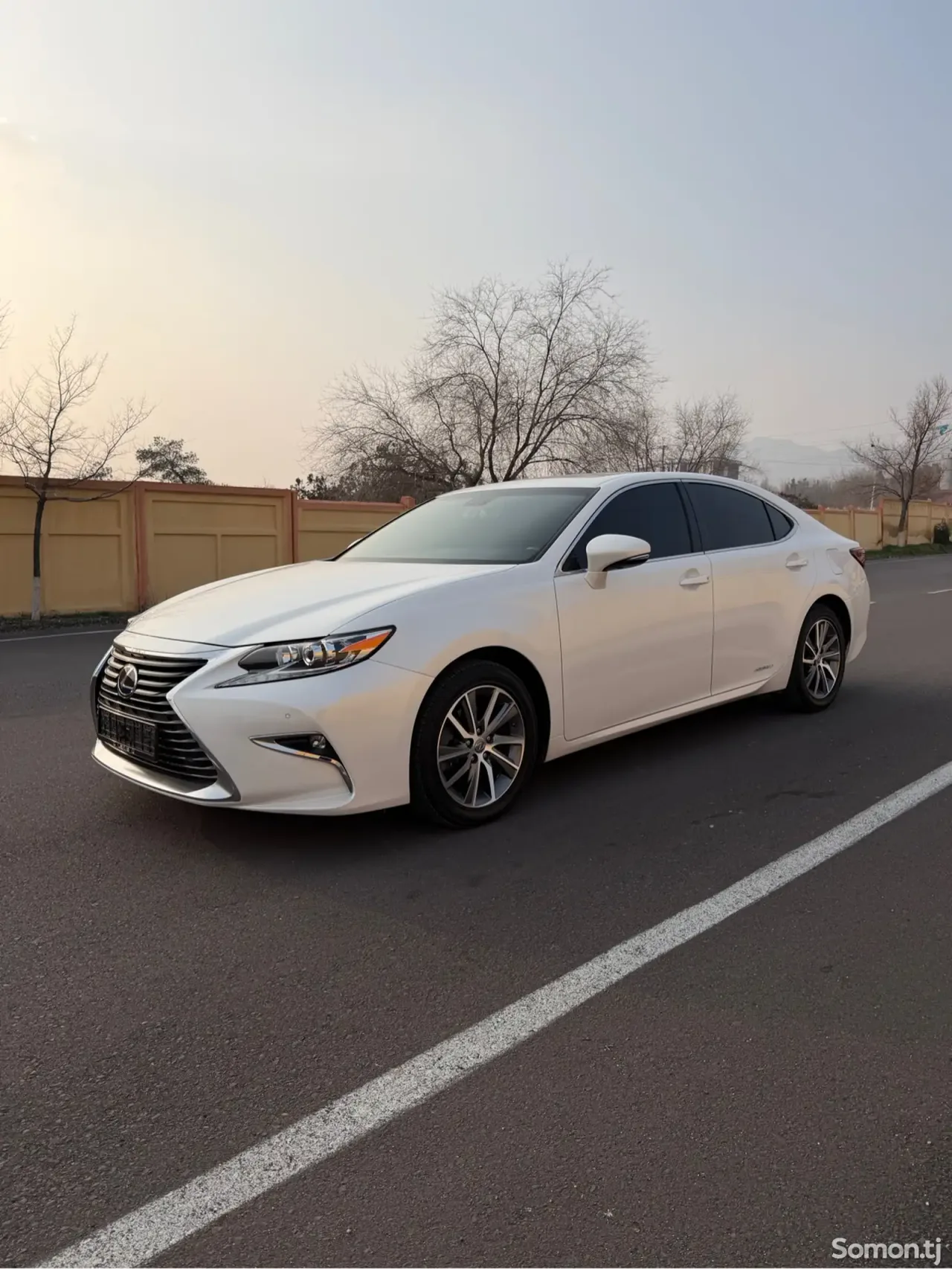 Lexus ES series 2016 · 3.0 AT