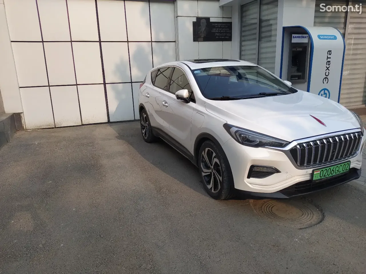 Hongqi E-HS3 2019 · AT