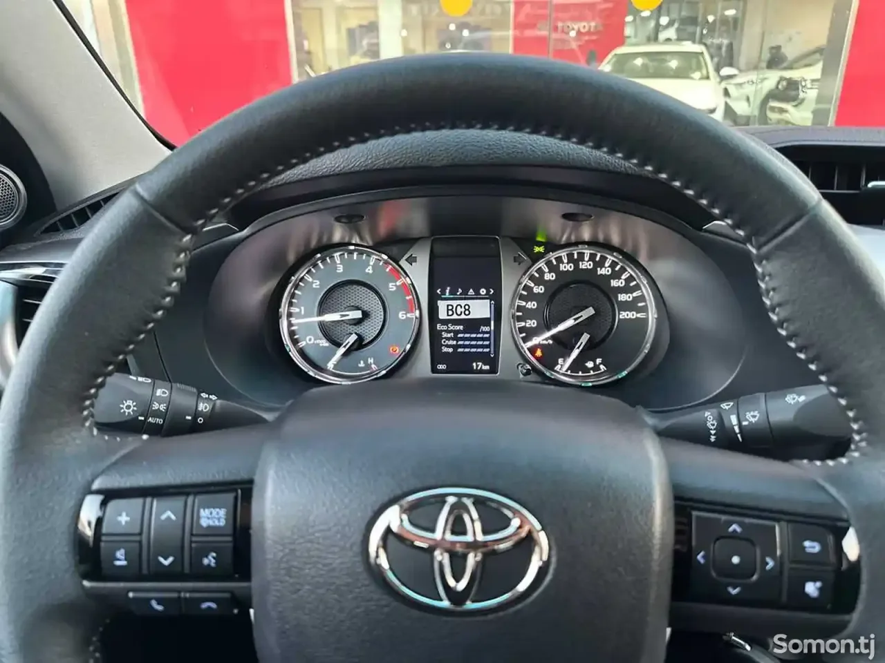 Toyota Hilux 2025 · 2.4 MT