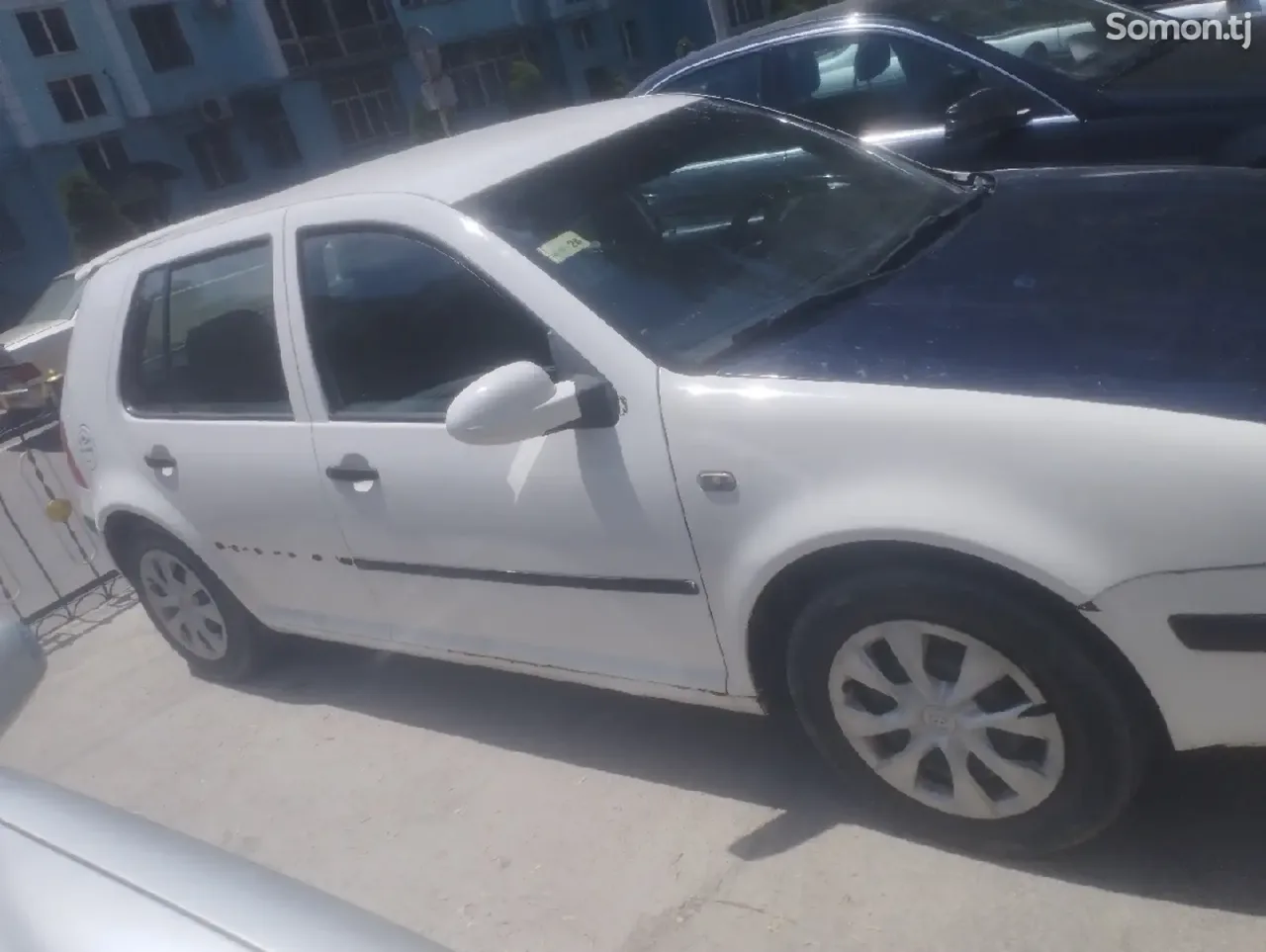 Volkswagen Golf 1999 · 1.6 MT