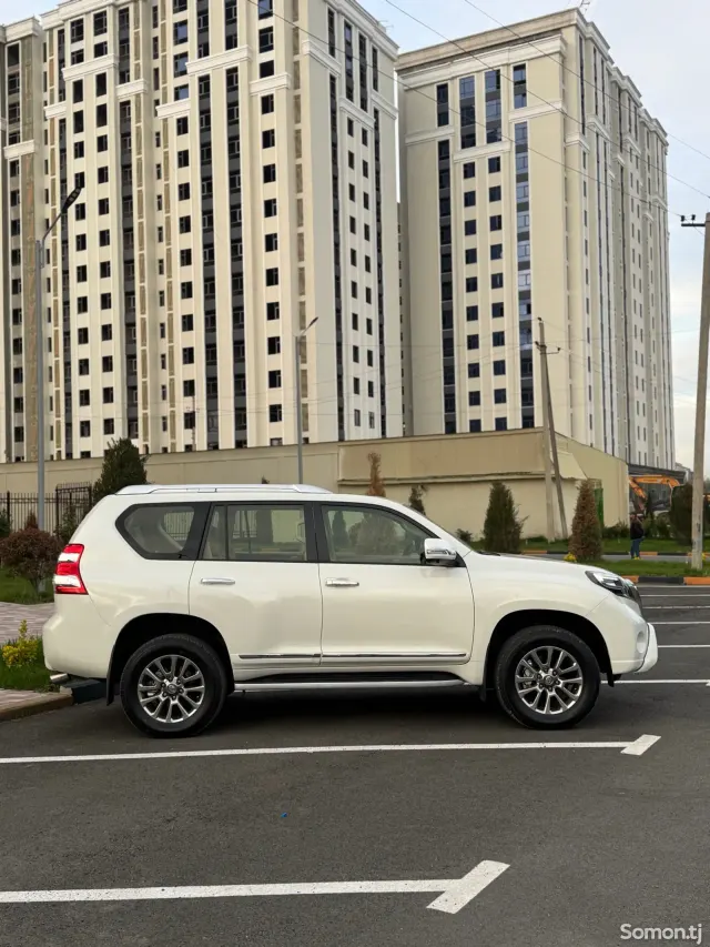 Toyota Land Cruiser Prado 2015 · 4.0 AT