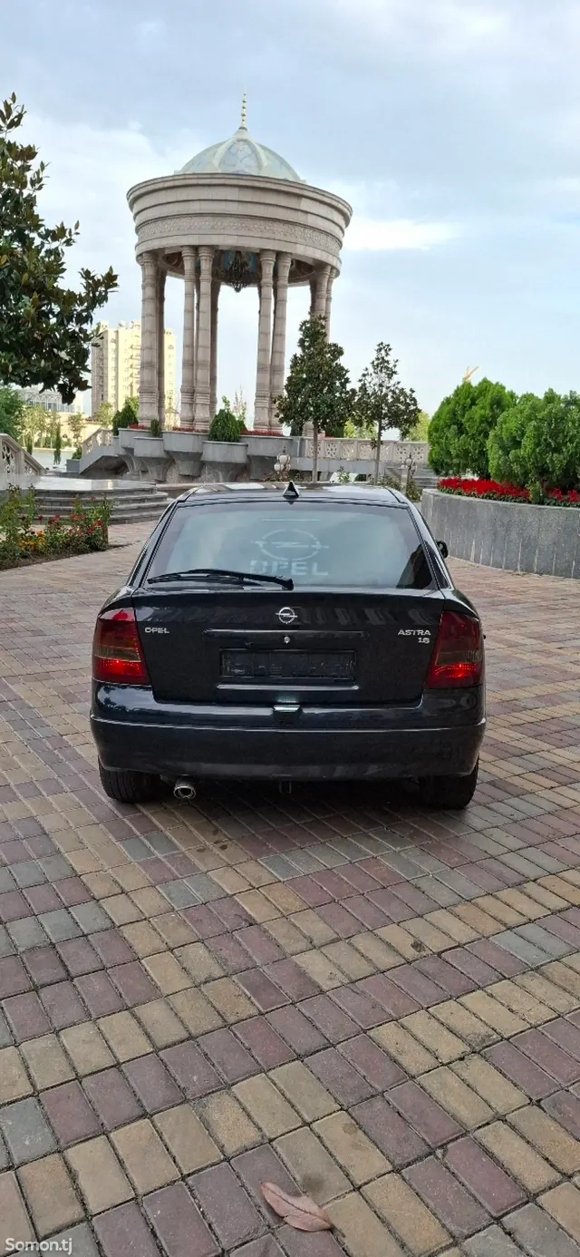 Opel Astra G 1999 · 1.6 MT