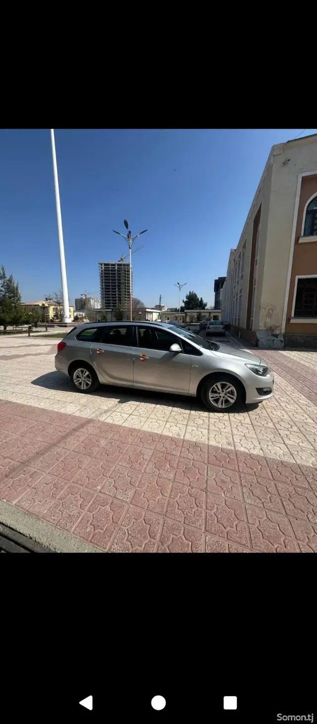 Opel Astra J 2014 · 1.4 MT