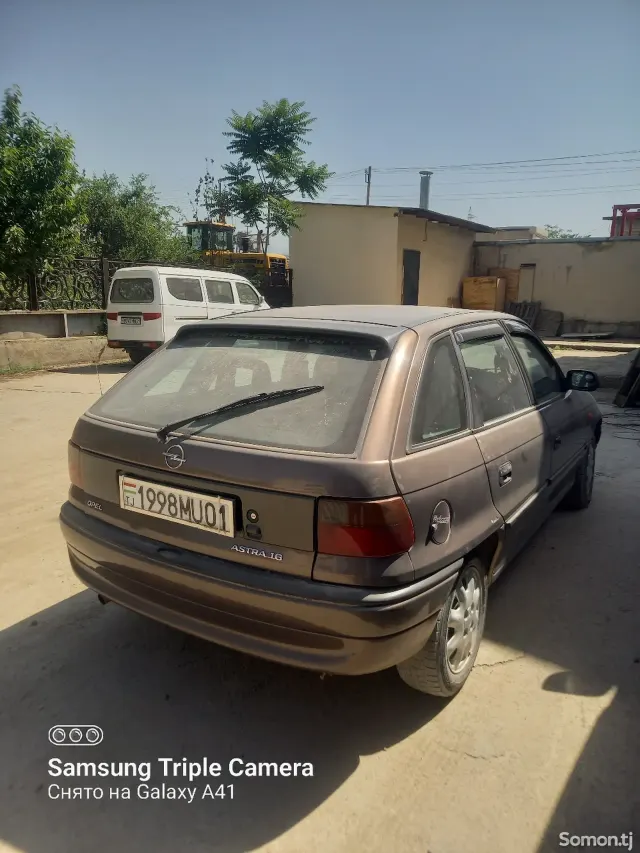 Opel Astra F 1997 · 1.6 MT