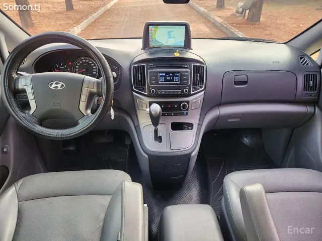Hyundai Staria 2015 · 2.5 AT