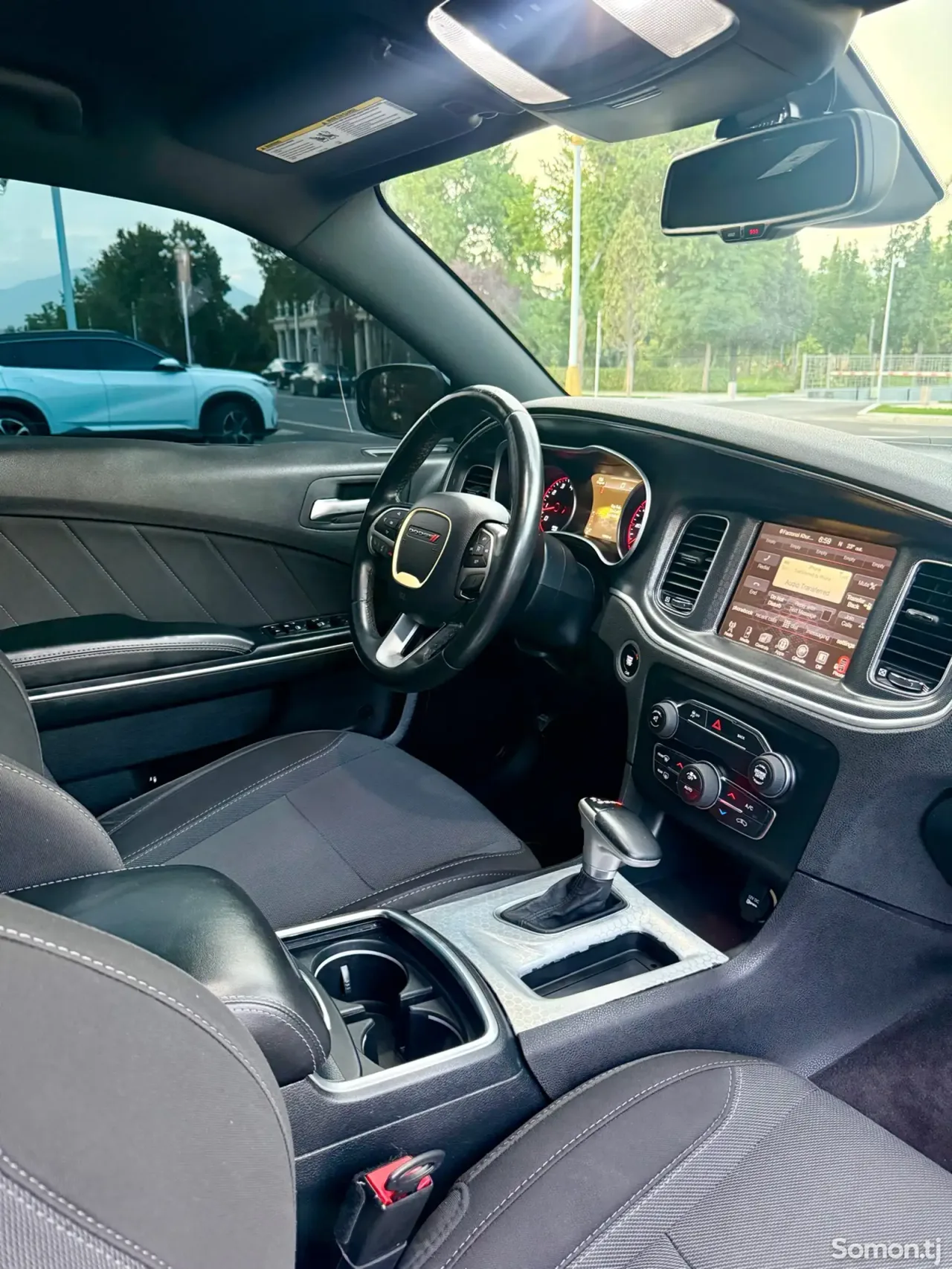 Dodge Charger 2016 · 3.7 AT