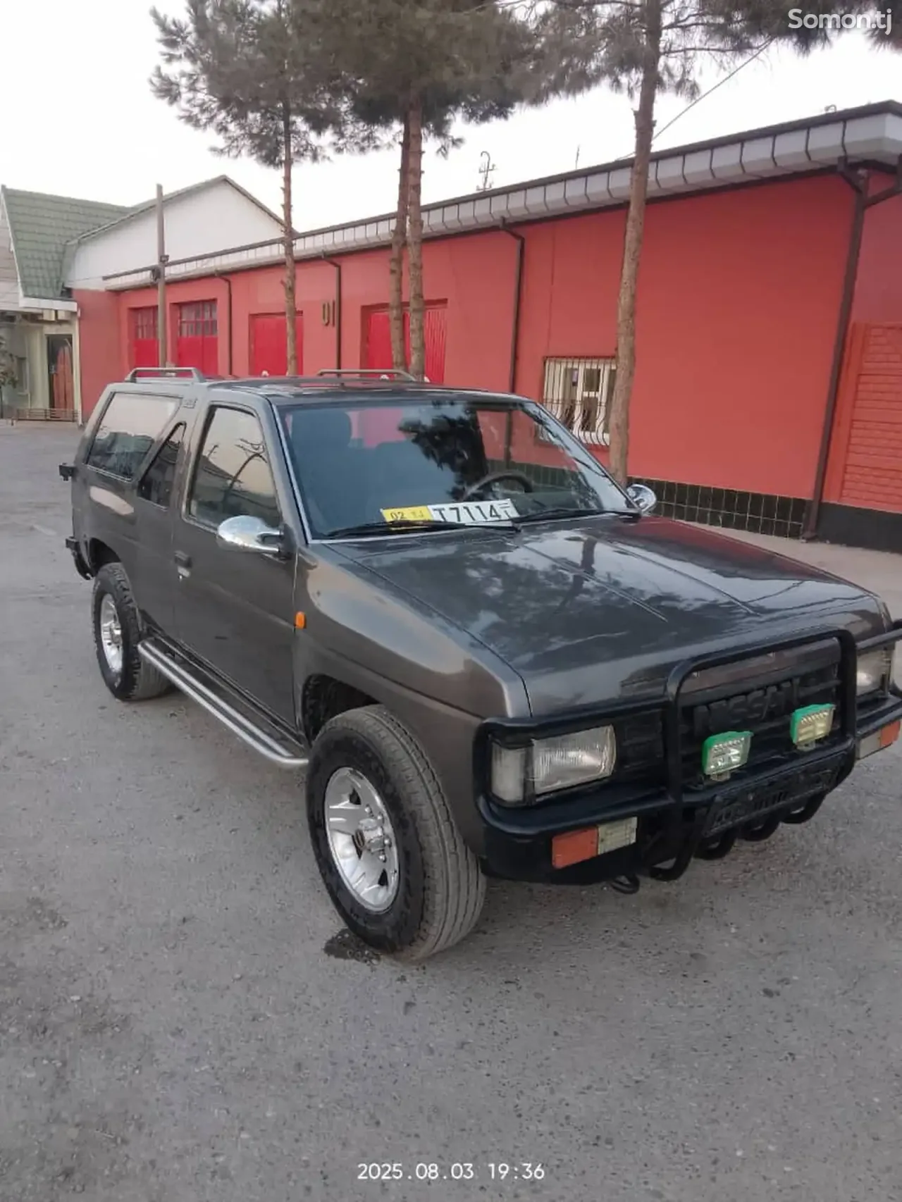 Nissan Terrano 1990 · 2.4 MT