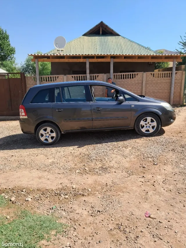 Opel Zafira 2009 · 2.2 MT