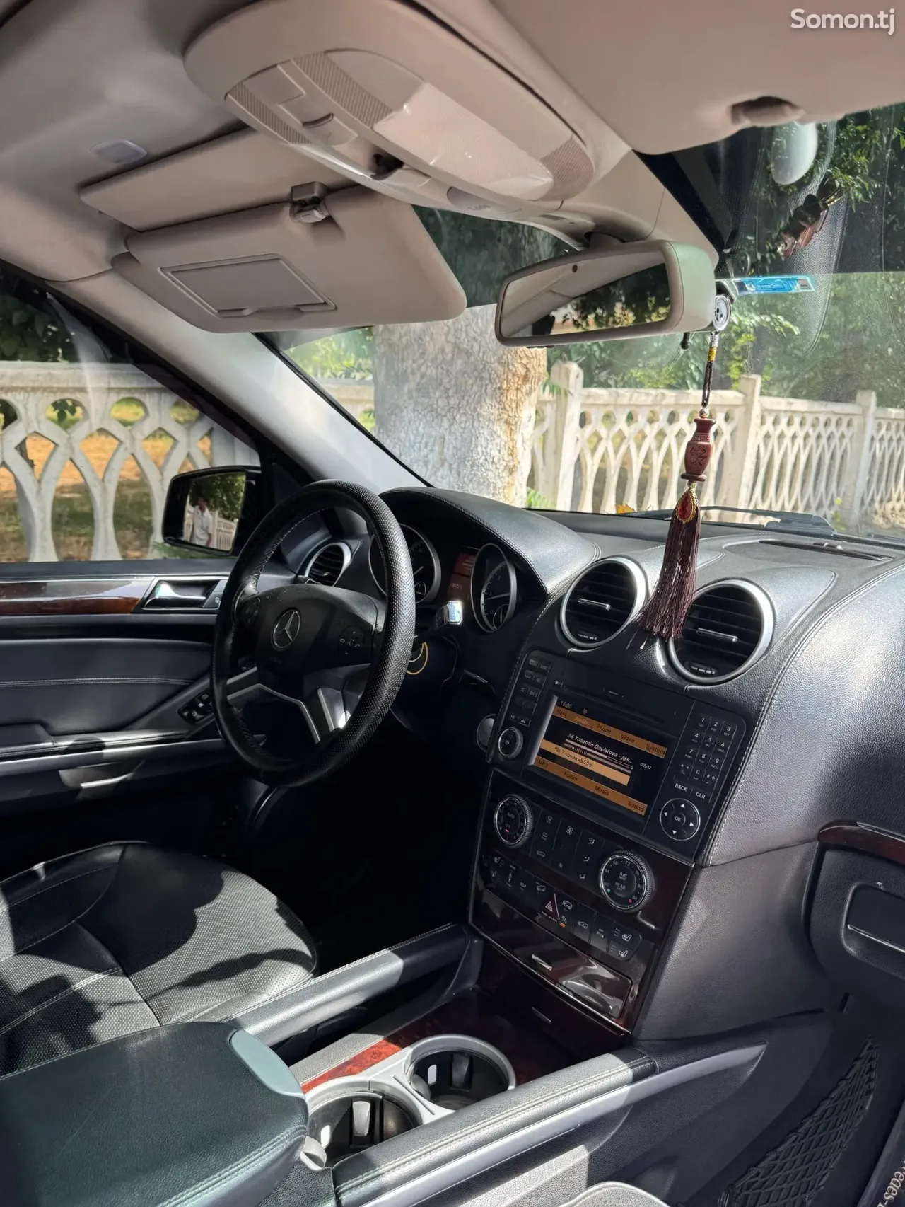 Mercedes-Benz GL class 2011 · 5.5 AT