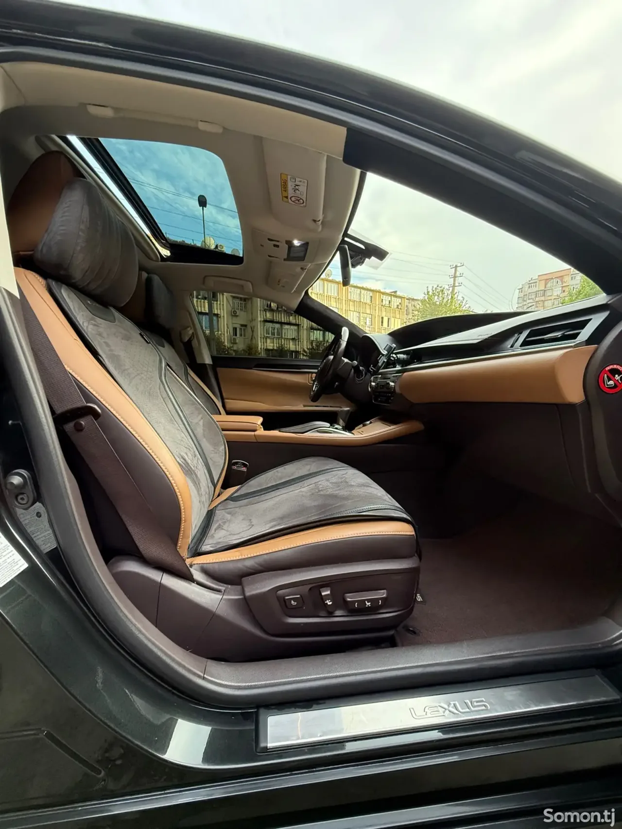 Lexus ES series 2017 · 3.0 AT