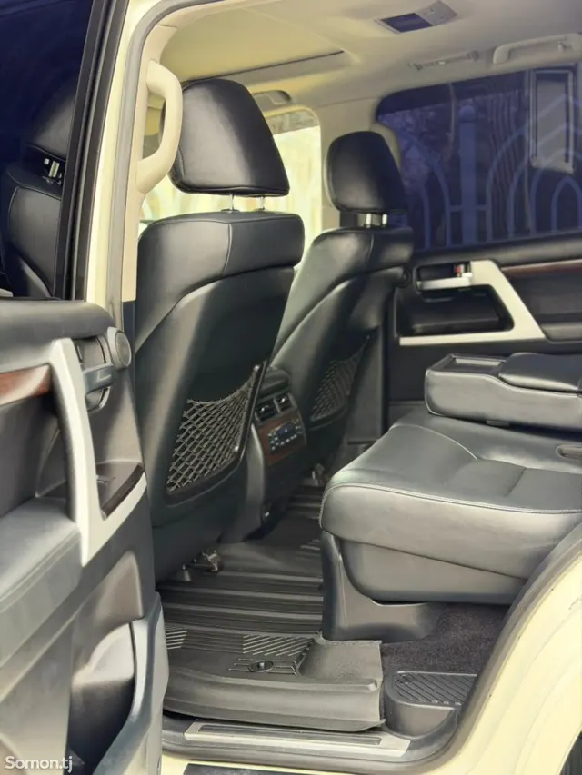 Toyota Land Cruiser 2017 · 4.5 AT