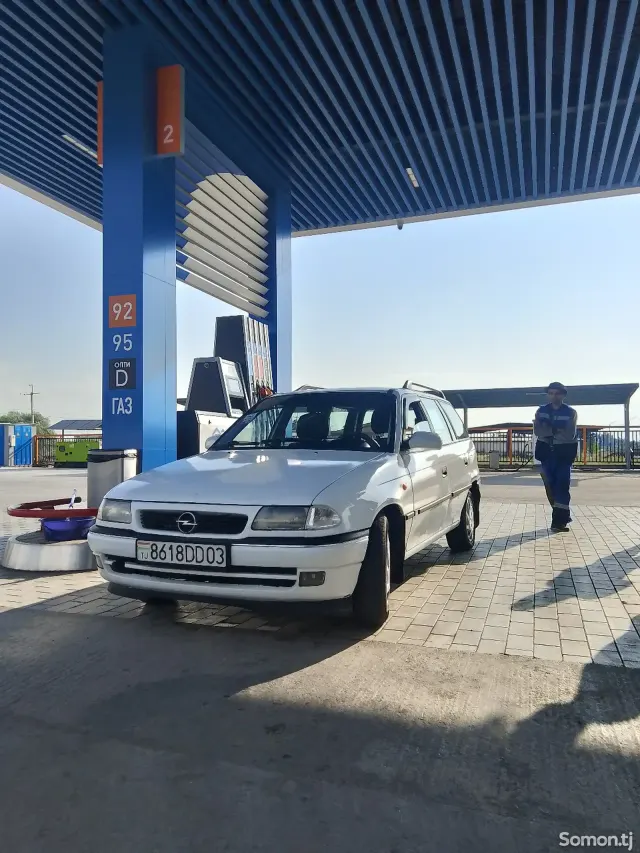 Opel Astra F 1996 · 1.6 MT