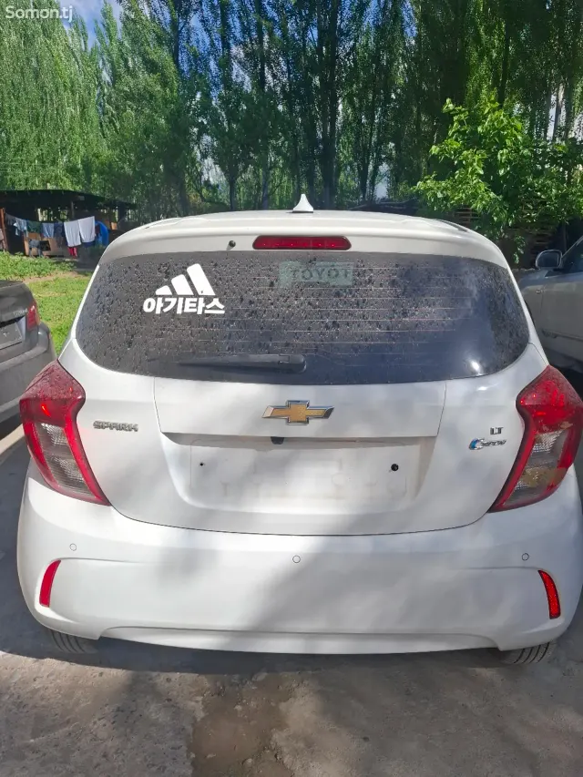 Chevrolet Spark 2016 · 1.1 AT