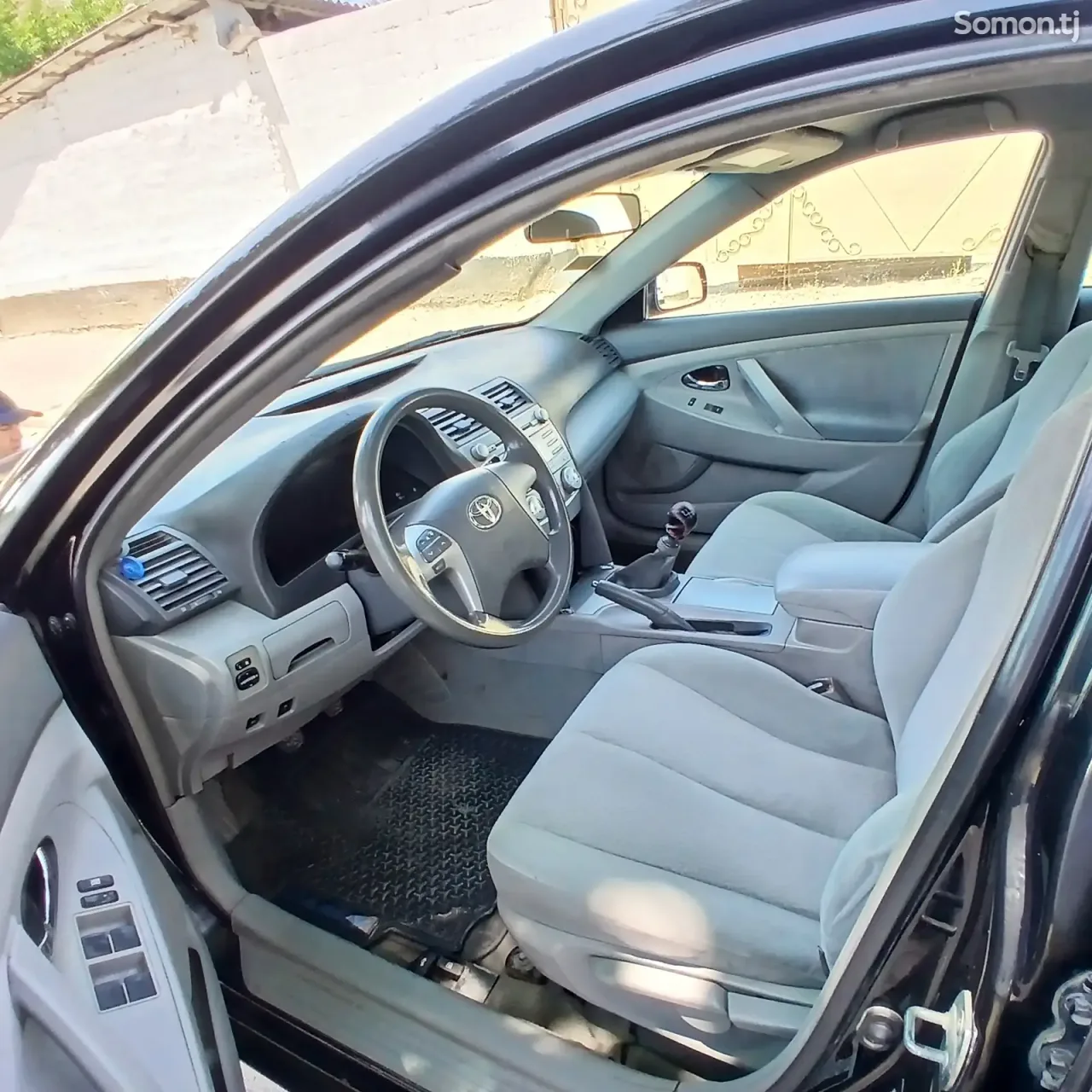 Toyota Camry 2010 · 2.5 MT