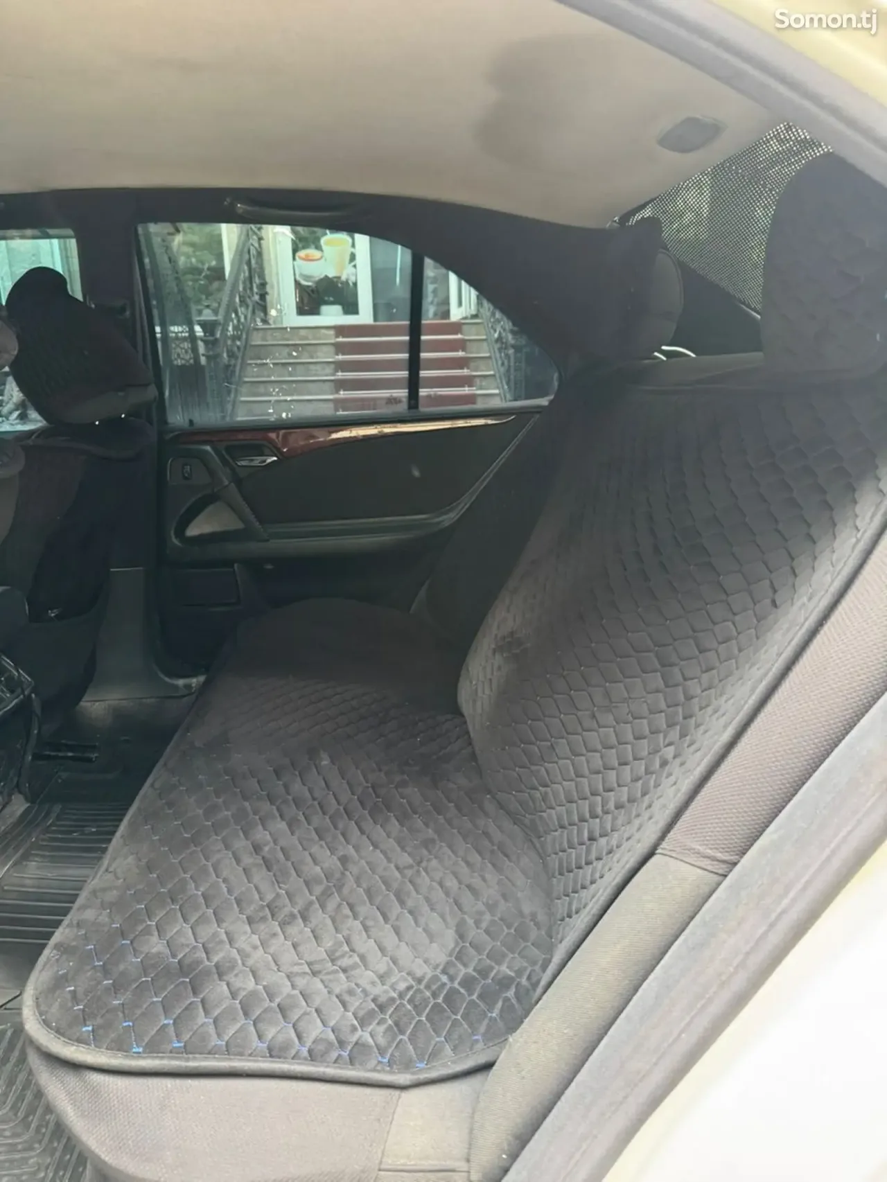 Mercedes-Benz E class 1997 · 2.4 MT