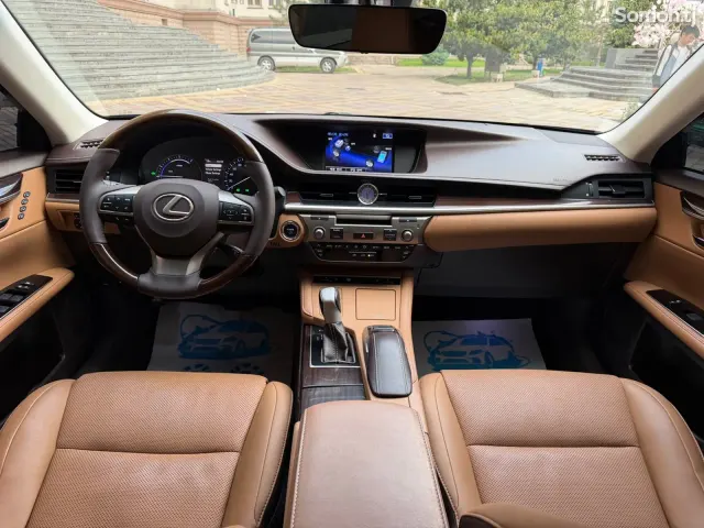 Lexus ES series 2016 · 3.0 AT
