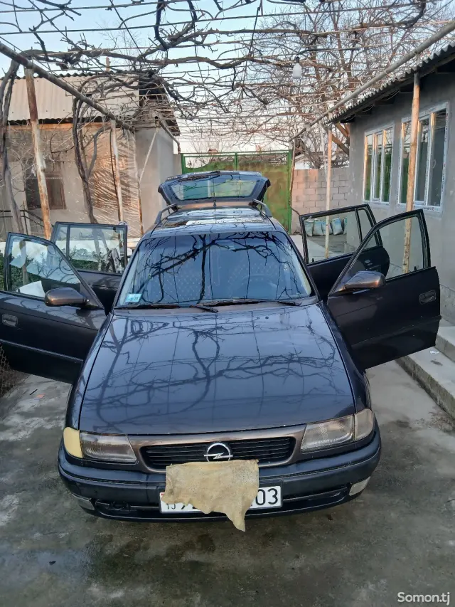 Opel Astra F 1996 · 1.6 MT