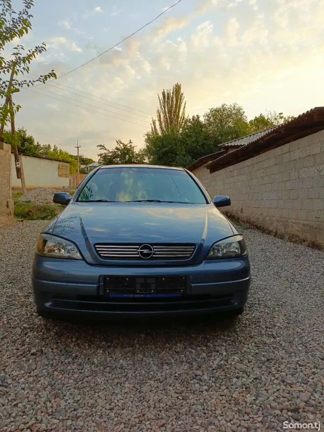 Opel Astra G 1999 · 1.6 MT