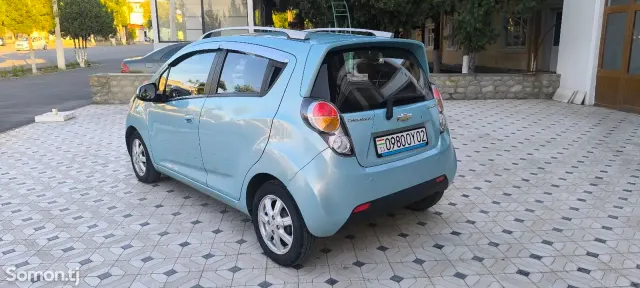 Chevrolet Spark 2010 · 1.1 AT
