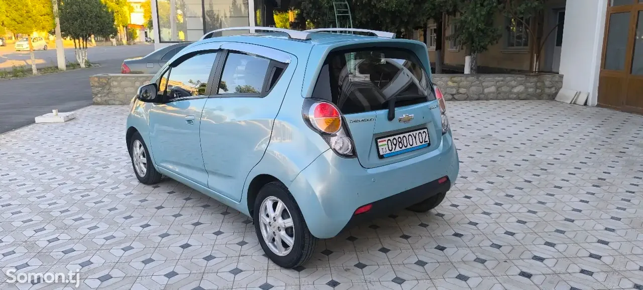Chevrolet Spark 2010 · 1.1 AT