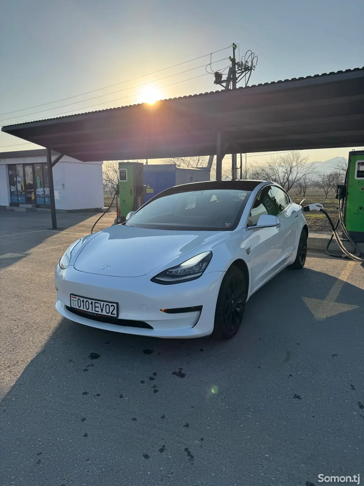 Tesla Model 3 2021 · AT