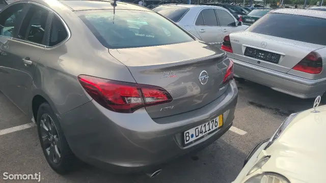 Opel Astra J 2017 · 1.4 MT