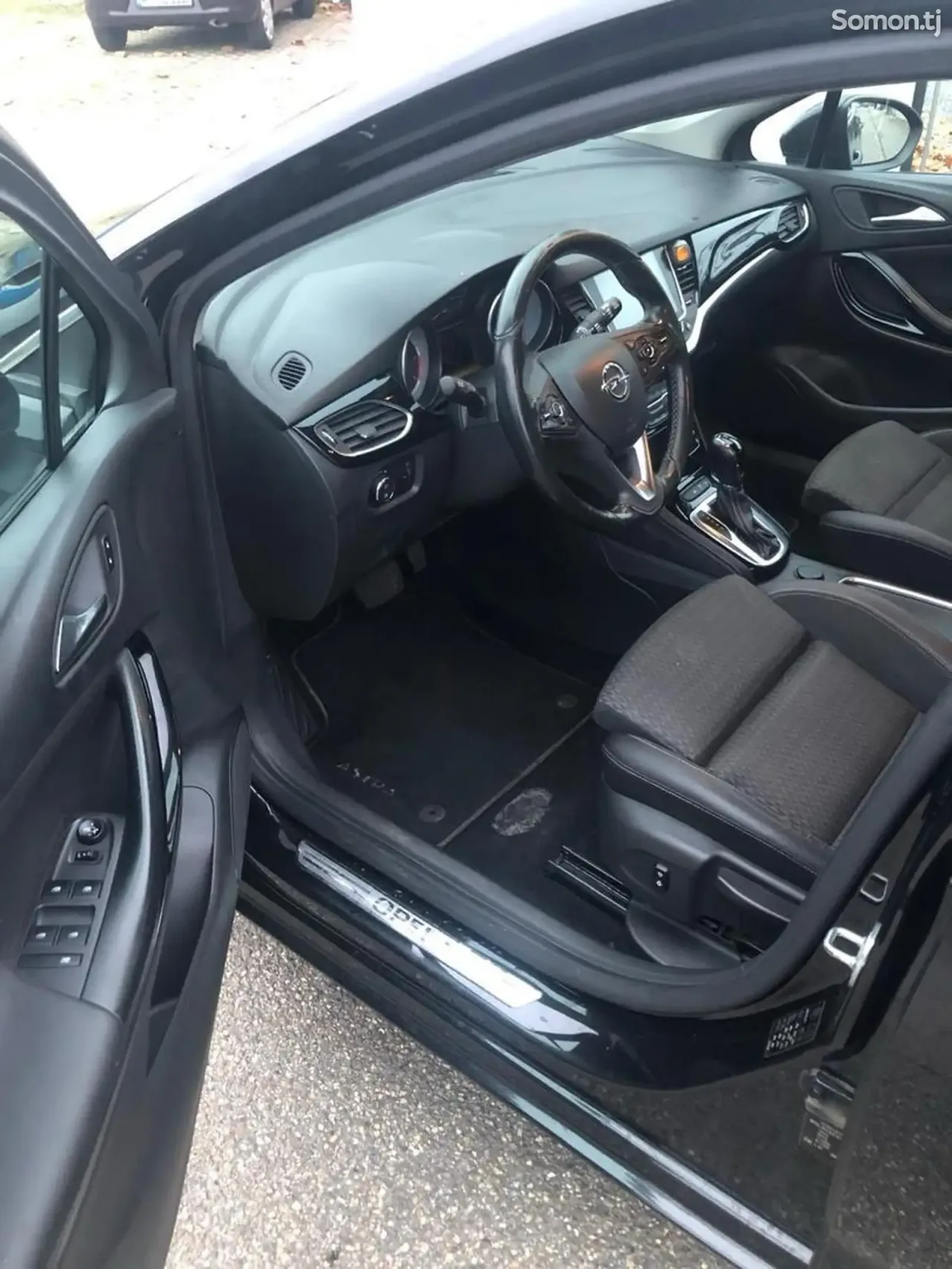 Opel Astra K 2017 · 1.6 AT