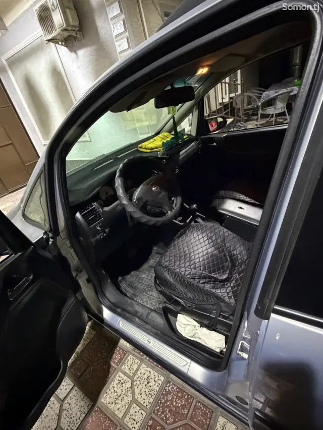 Opel Zafira 2003 · 2.2 AT