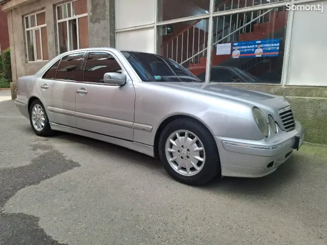 Mercedes-Benz E class 2000 · 2.3 MT