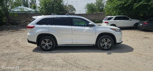 Toyota Highlander 2016 · 3.5 AT