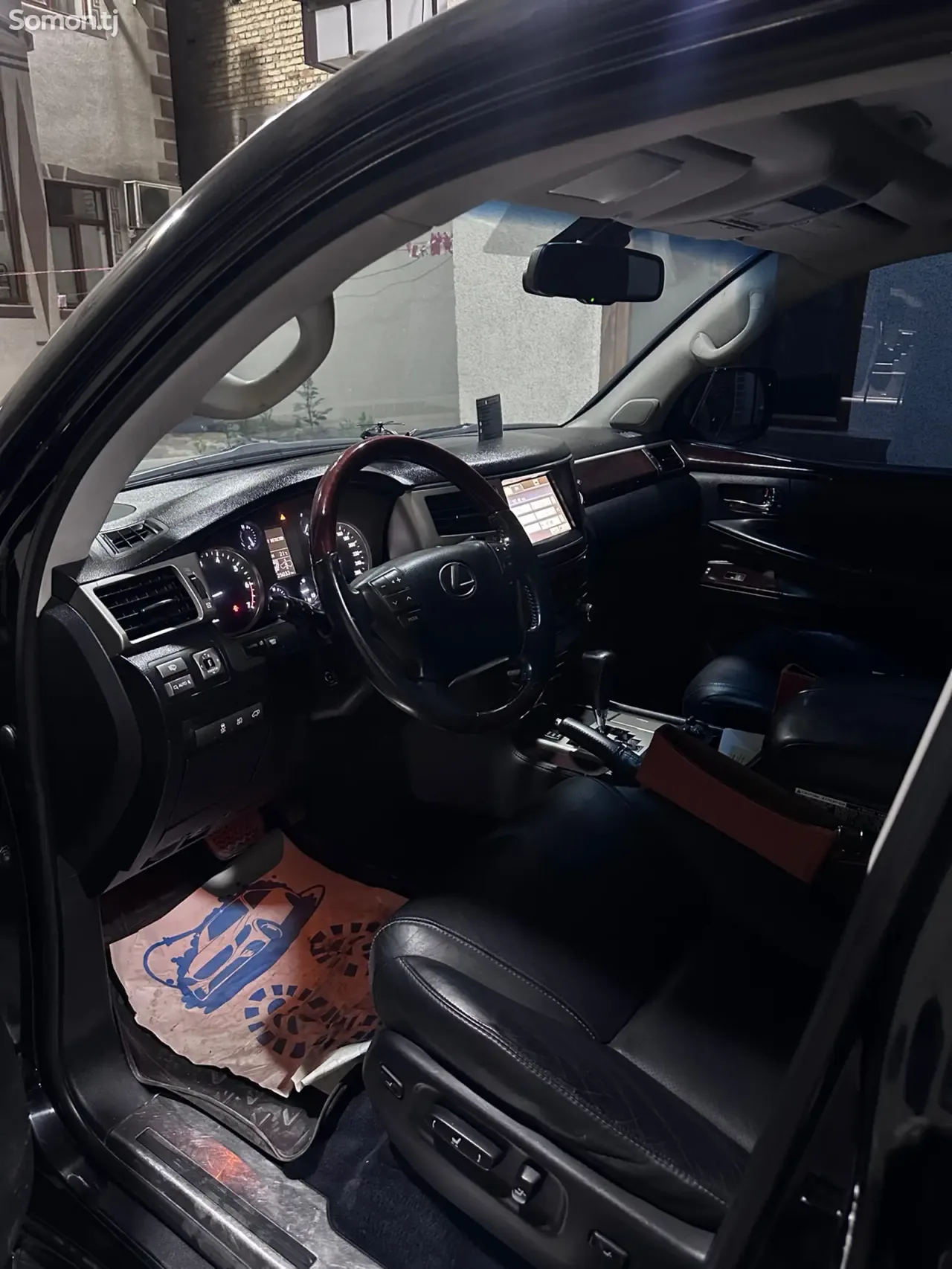 Lexus LX series 2015 · 5.7 AT