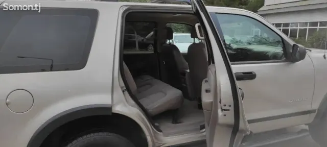 Ford Explorer 2005 · 4.0 AT