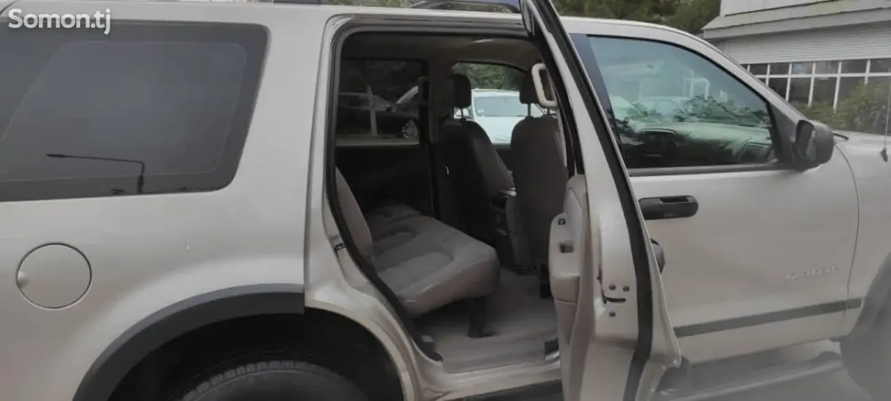 Ford Explorer 2005 · 4.0 AT