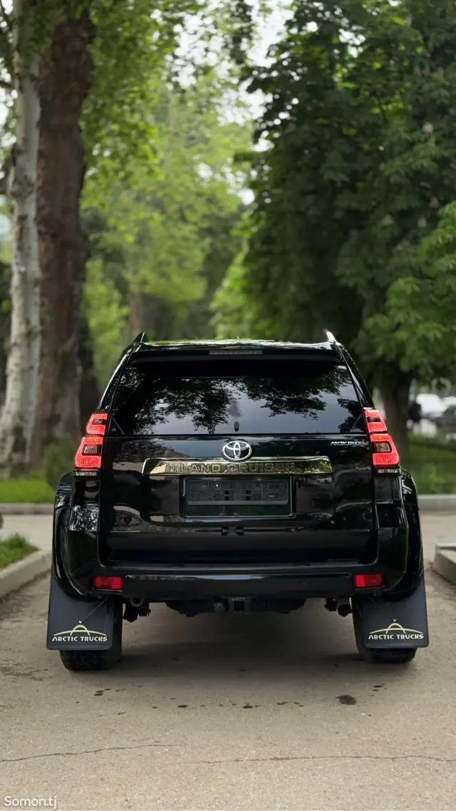 Toyota Land Cruiser Prado 2022 · 2.8 AT