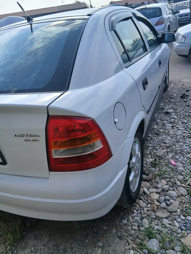 Opel Astra G 2001 · 1.6 MT