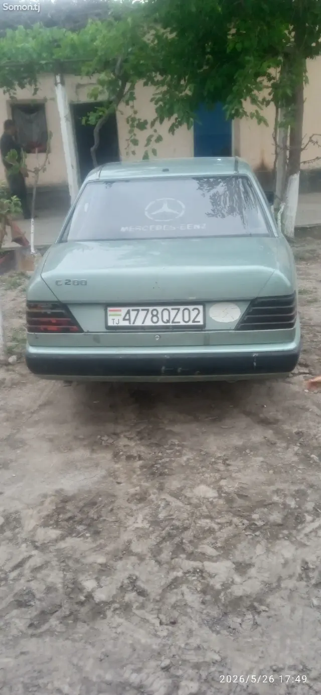 Mercedes-Benz W124 1988 · 2.0 MT