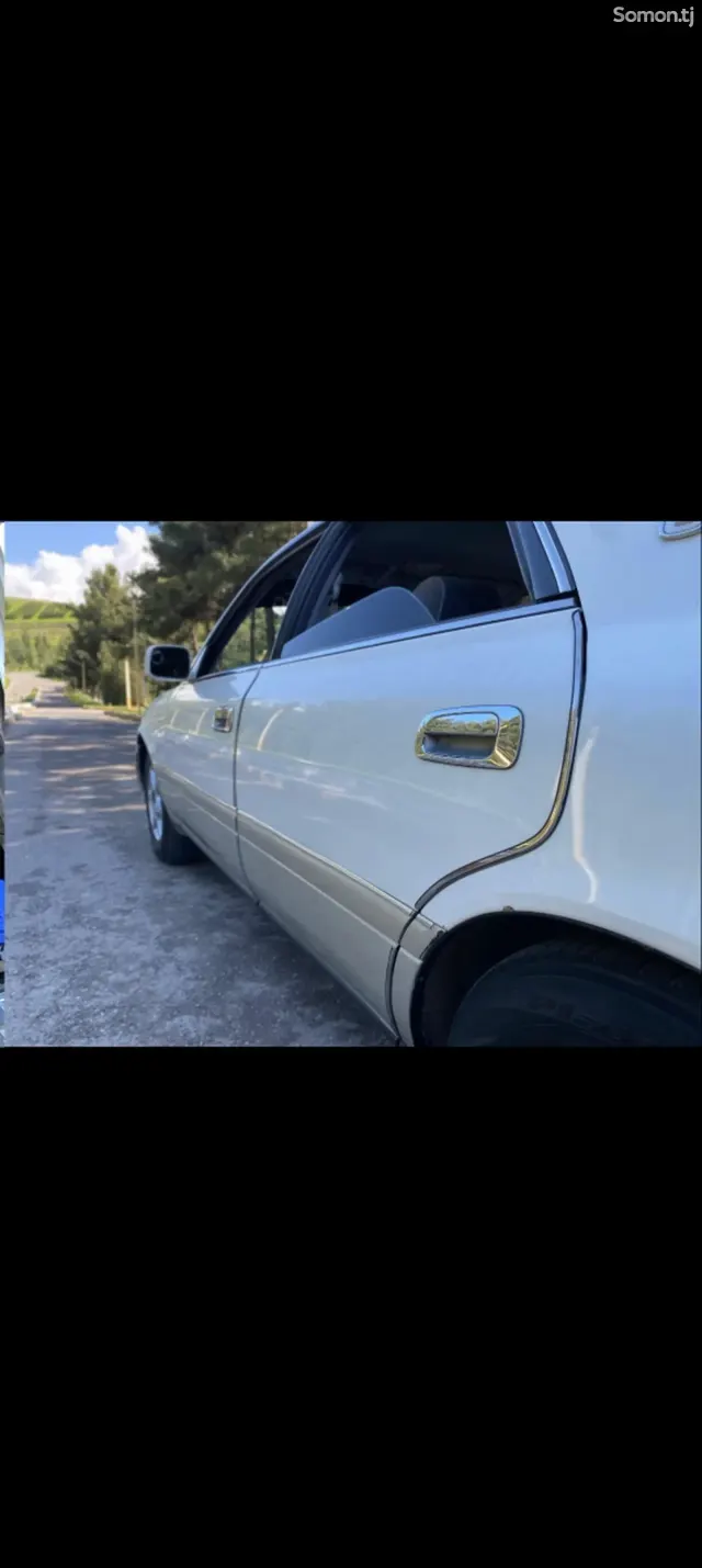 Toyota Crown 1995 · 2.5 AT
