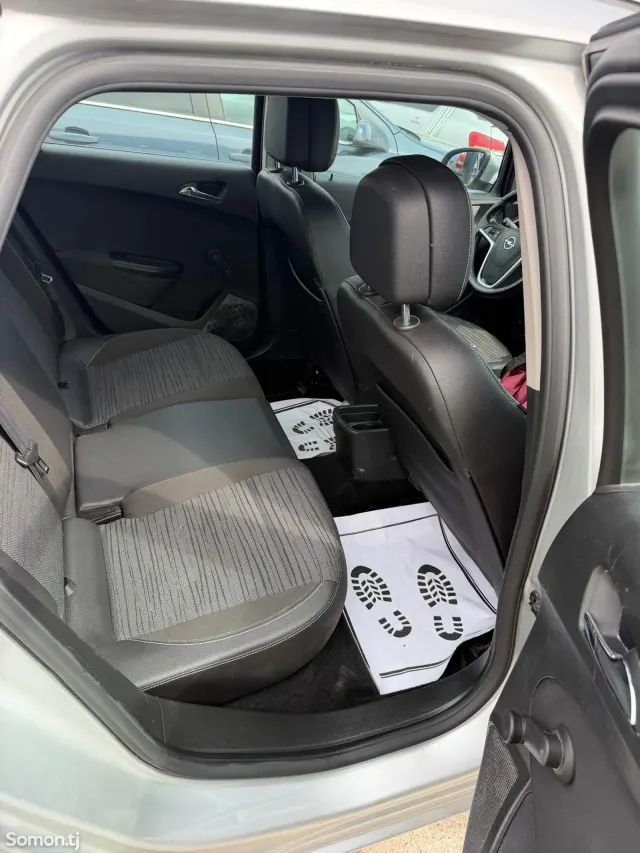 Opel Astra J 2014 · 1.6 MT