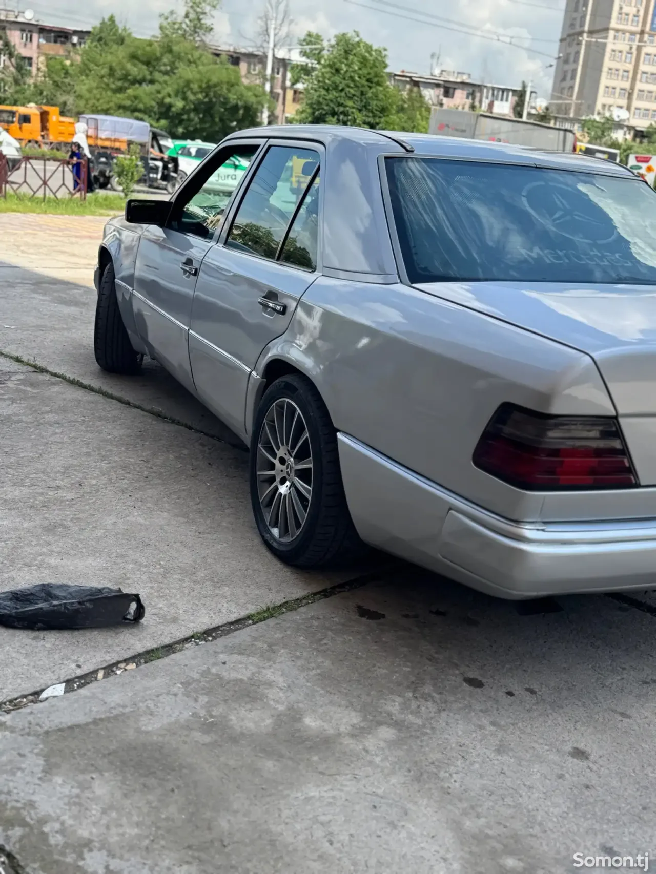 Mercedes-Benz W124 1992 · 2.0 MT