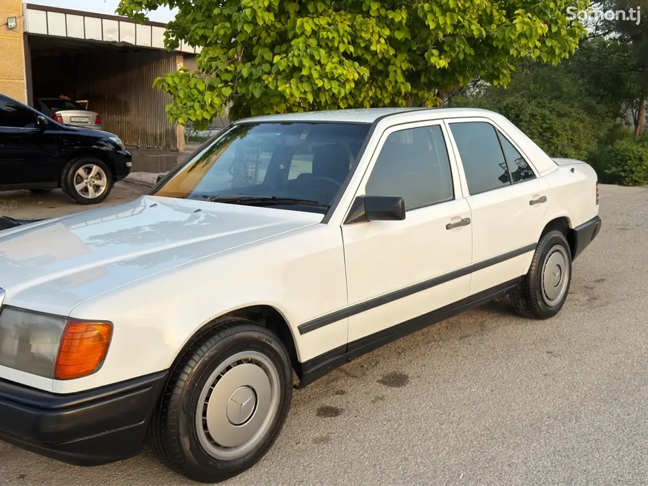 Mercedes-Benz W124 1988 · 2.0 MT